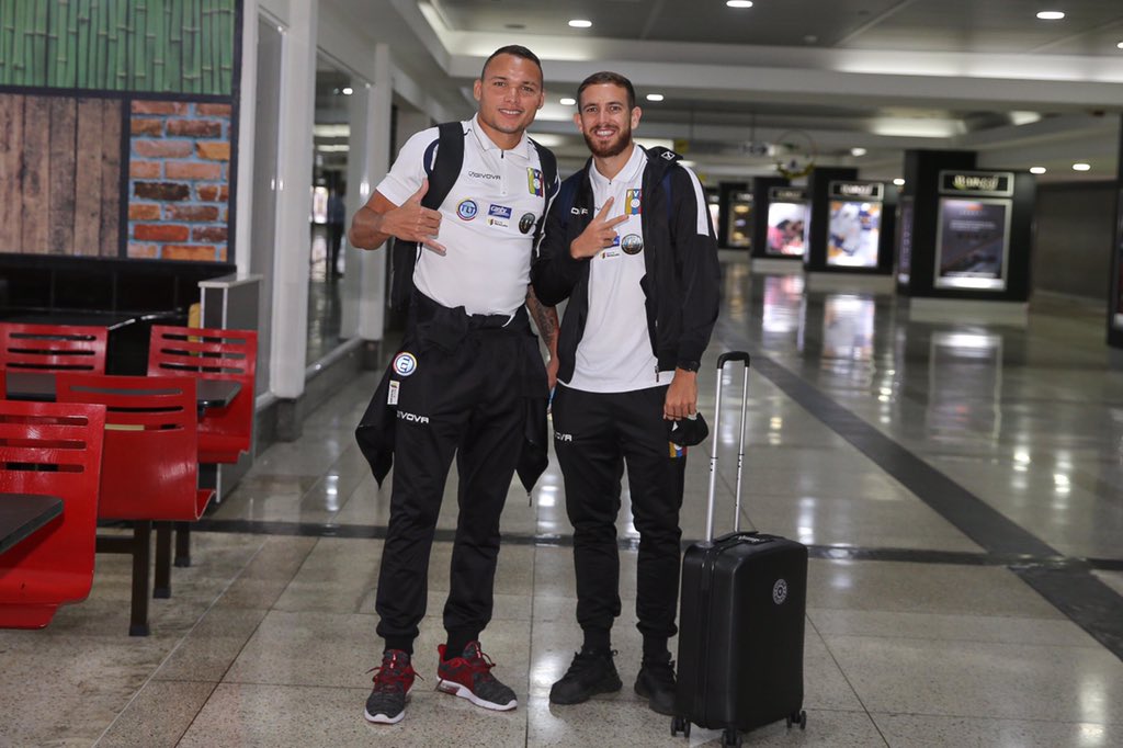 SeleVinotinto's tweet photo. 🛫🇨🇱 ¡Ya estamos en el aeropuerto internacional de Maiquetía! En unas horas emprenderemos nuestro viaje a Chile.

#SomosVinotinto https://t.co/8ubrU2O71G