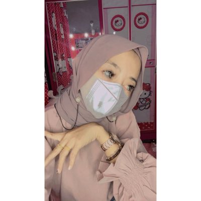 arin18_ tweet picture