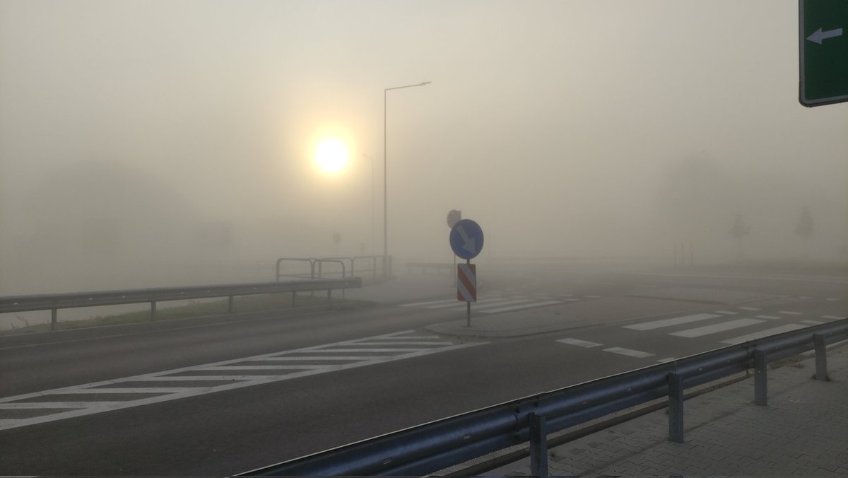 johnusmithu1's tweet photo. Cold and foggy sunday https://t.co/wnFuISNAYN