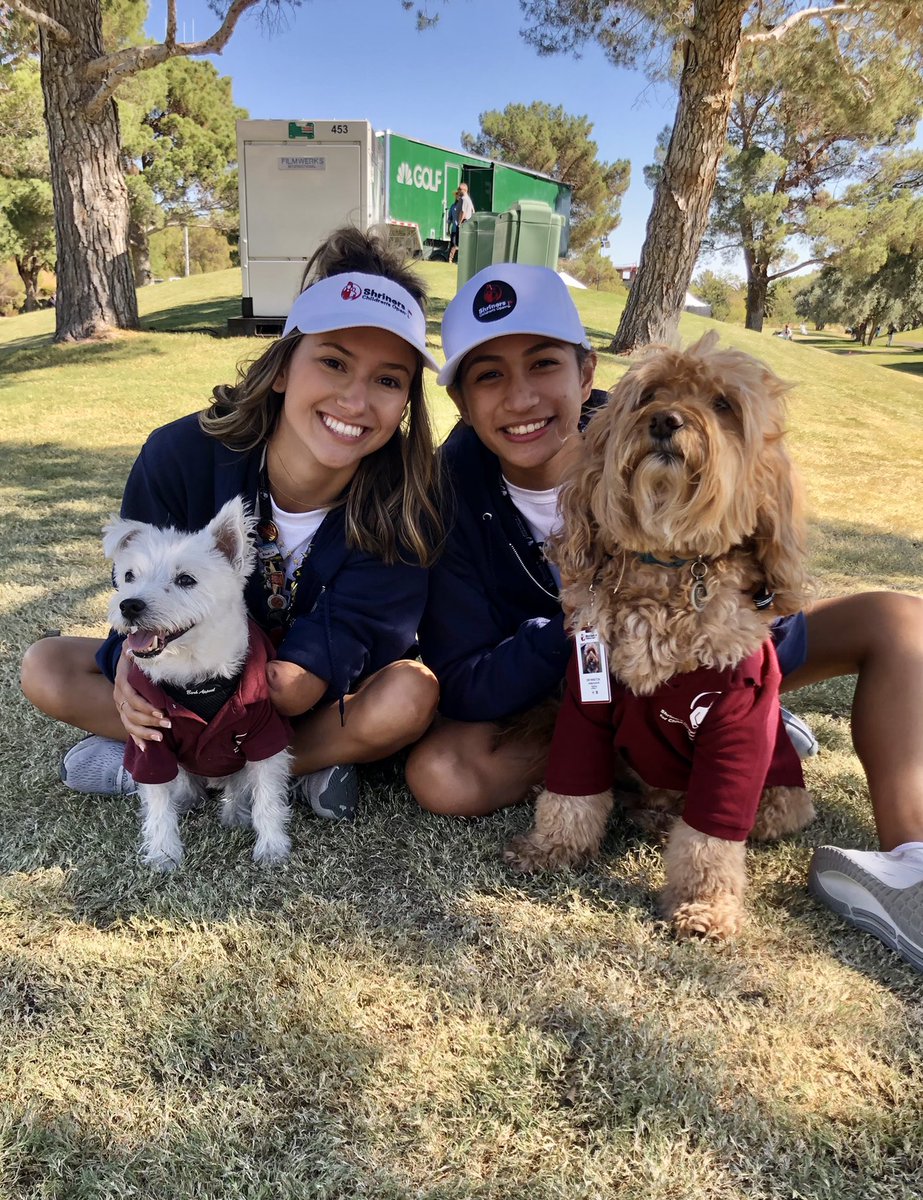 BarkAndreFurry's tweet photo. The best part of being a canine ambassador for the @ShrinersOpen…making new friends! 
@WinstonDaDoodle and I are BFFs with Jessie and Ka‘iulani! We can’t wait to see them in February at the @ShrineBowl!  
~ Bark🐾
#SCO21 #ShrineBowl2022 https://t.co/QydiHdAj1K