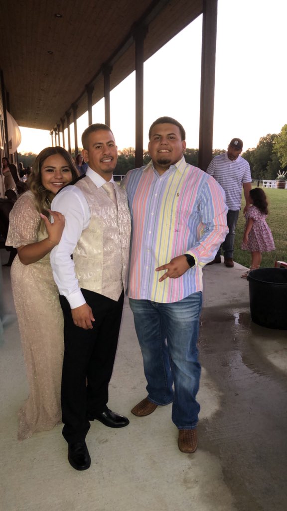 dominguez3_I's tweet photo. Mr. and Mrs. Noah Andress wedding https://t.co/UPiXOblmMW
