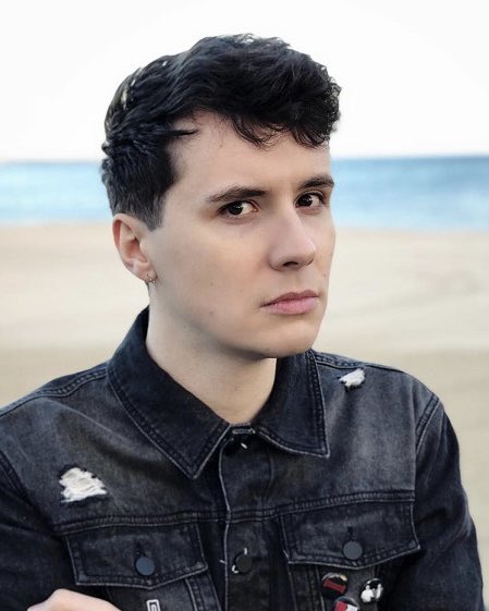 wilbur soot and dan howell looking extremely similar, a thread: