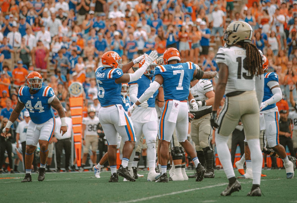 GatorsFB's tweet photo. Successful Saturday in The Swamp. #GoGators https://t.co/eRGn7KAOjB
