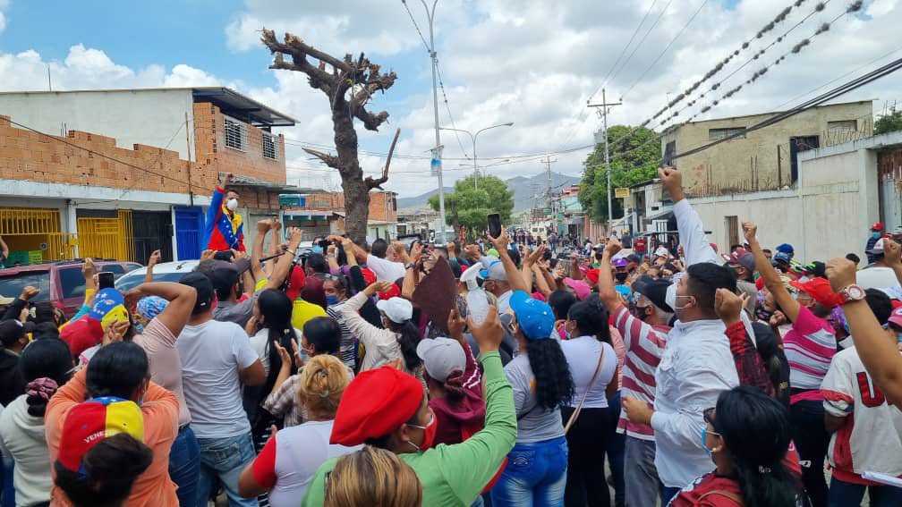 LuisJonasReyes's tweet photo. Así salió nuestro pueblo de #Iribarren a la convocatoria realizada para cumplir con el simulacro electoral. Gracias por tanto amor y confianza, cuenten conmigo así como se que cuento con este hermoso pueblo #NosotrosTenenosConQue https://t.co/CHTa3aMj2T