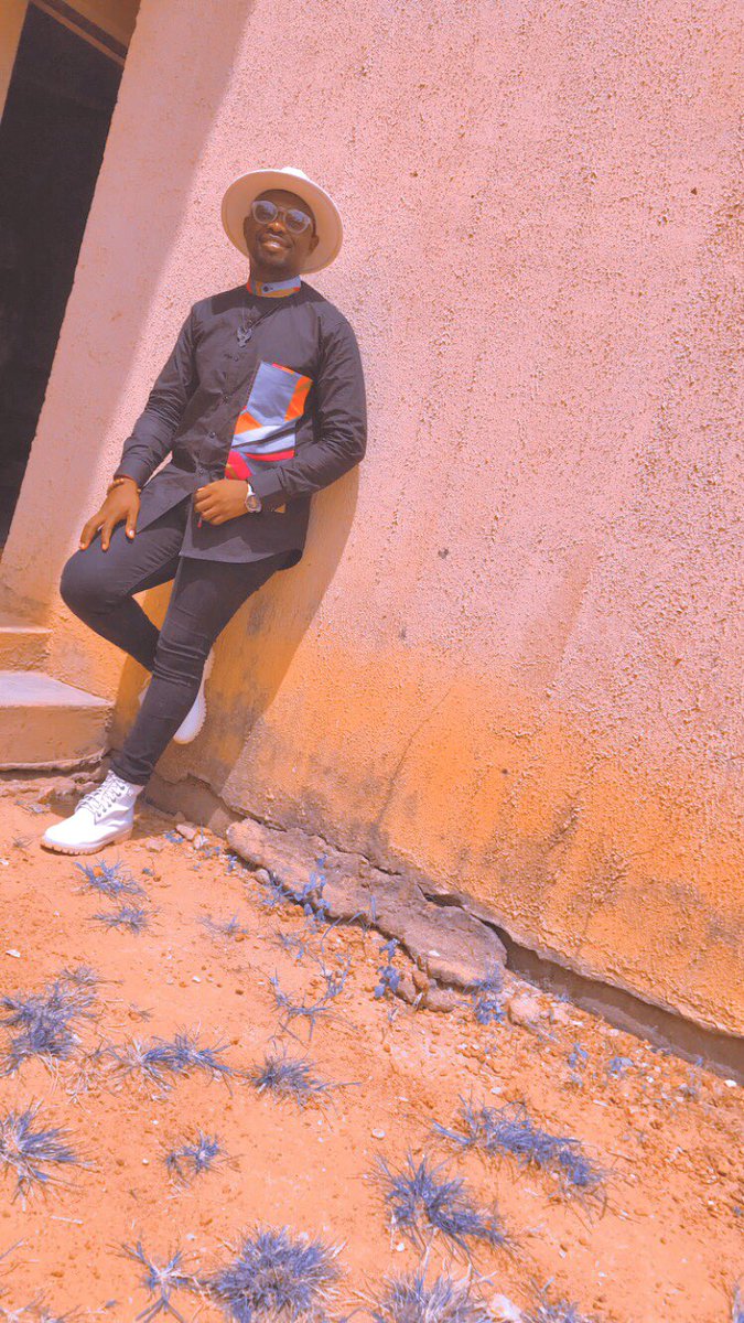 Eyarisonn1's tweet image. Not an architect, but I draw ATTENTION 👑👑👑👑

👔: @cbm_couture 

#expressmen #dapperofficials #fashionnovamen #blackmenswear #abstractart #BBNaija6 #afashionistersdiaries #stylemen #mordernfashion #naijamenkillingit #style.ng #casualstylesformen #instafashion #stylishmen #men