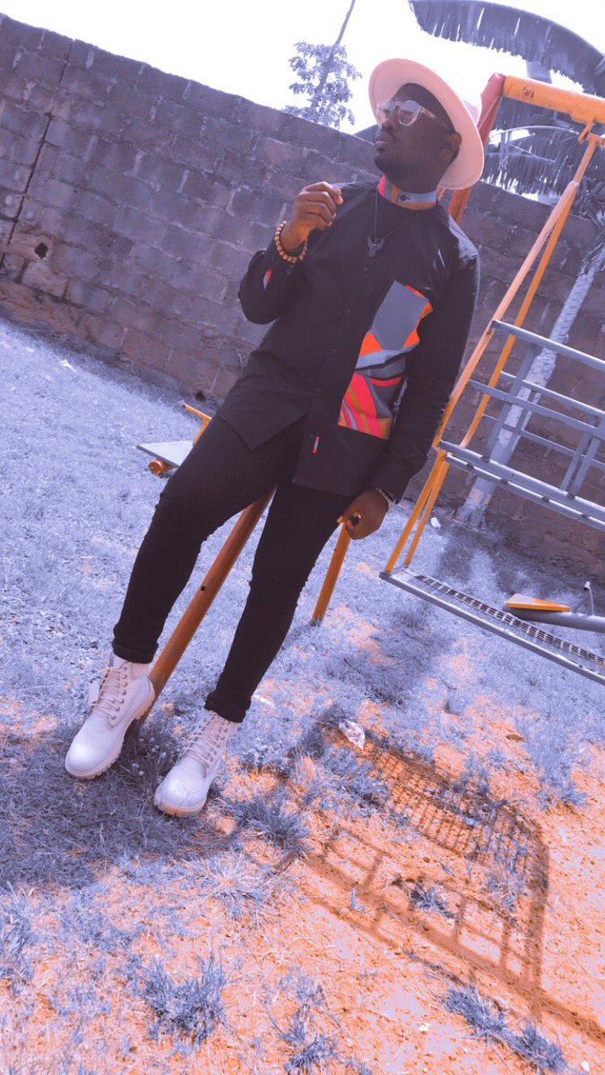 Eyarisonn1's tweet image. Not an architect, but I draw ATTENTION 👑👑👑👑

👔: @cbm_couture 

#expressmen #dapperofficials #fashionnovamen #blackmenswear #abstractart #BBNaija6 #afashionistersdiaries #stylemen #mordernfashion #naijamenkillingit #style.ng #casualstylesformen #instafashion #stylishmen #men