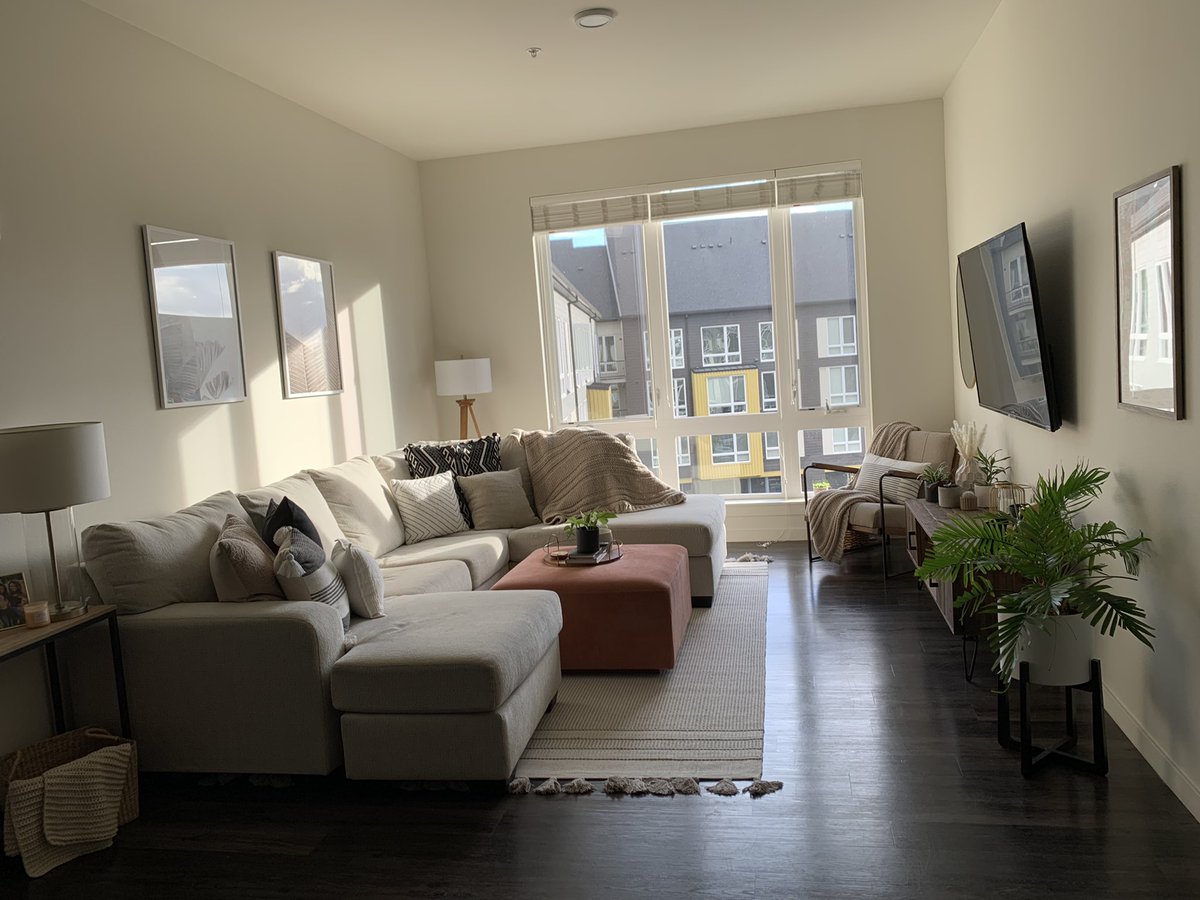 KimN246's tweet photo. @PropertyBrother Option 5. My own living room ☺️ https://t.co/LvNPzChx8V