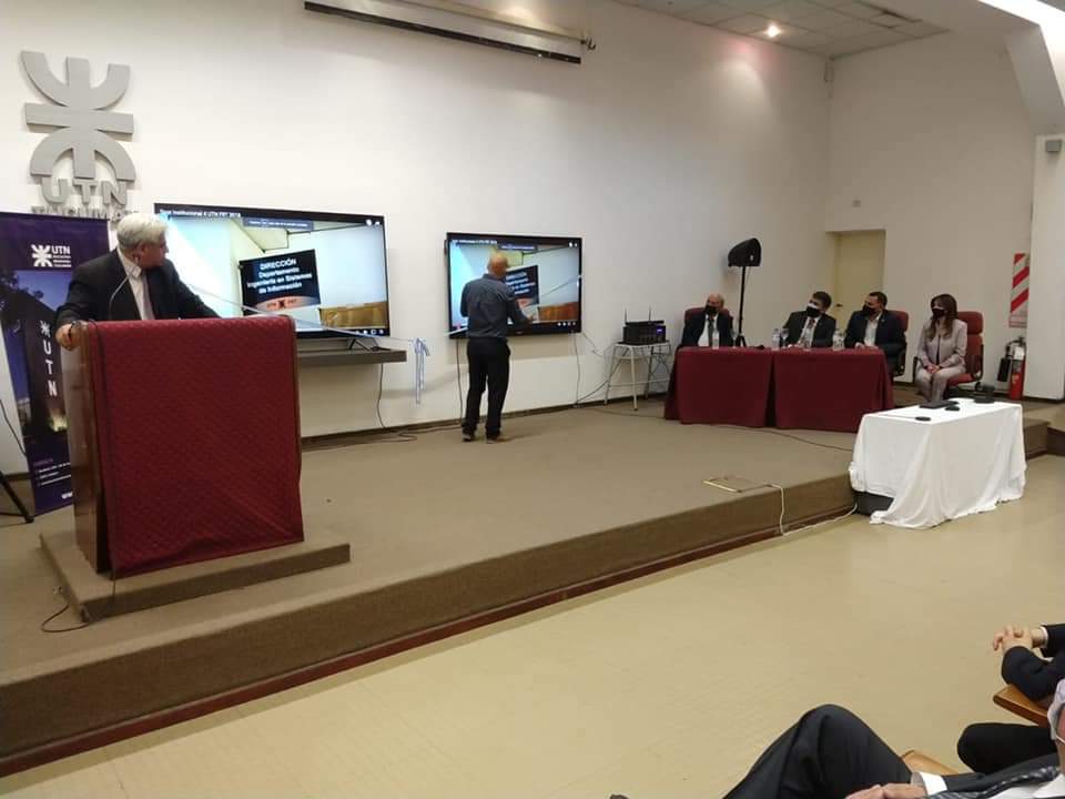 fabiansoriaok's tweet photo. Inauguramos #AULASHÍBRIDAS en la #UTNFRT
Otro sueño cumplido, otra meta académica alcanzada que permite a los docentes y alumnos disponer de herramientas disruptivas para la nueva normalidad. https://t.co/27WfrzRb6p