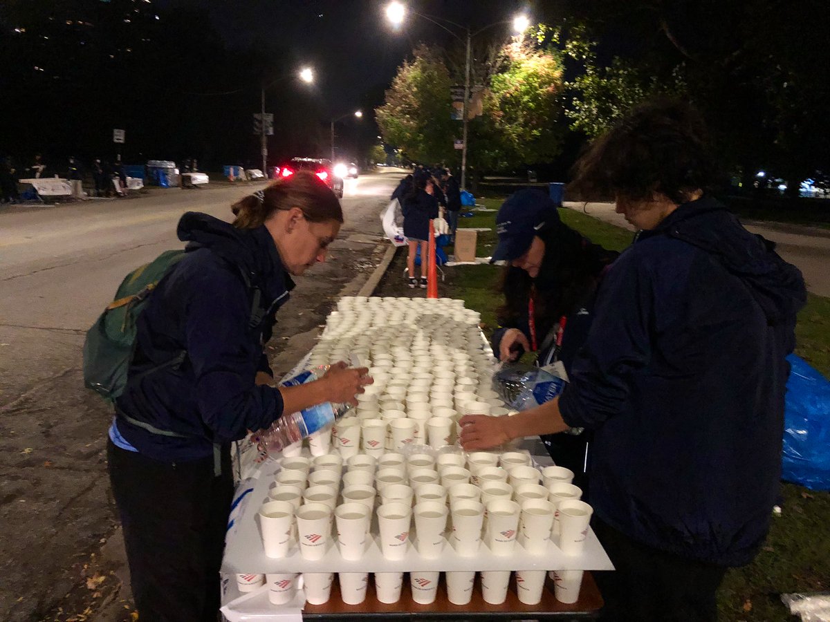 Had a blast today volunteering at the <a href="/ChiMarathon/">Chicago Marathon</a> at Aid Station 4 with the <a href="/Maine_West/">Maine West</a> XC team! Thank you for the invite <a href="/gsregalado/">Gregory Regalado</a> <a href="/LBracks/">Liana Bracker</a> <a href="/mwwarriors/">MW Athletics</a> #207now