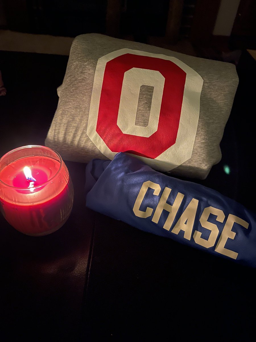 Jeanniebaseball's tweet photo. Lighting up the night from Geneva Illinois in memory of Chase Meola. I wish I could be there with my son and all of the other Buckeye students and parents. #OSUProtectOurKids #ONEisonetoomany @Buckeye4SafeOSU https://t.co/f2VY0Rz7NU