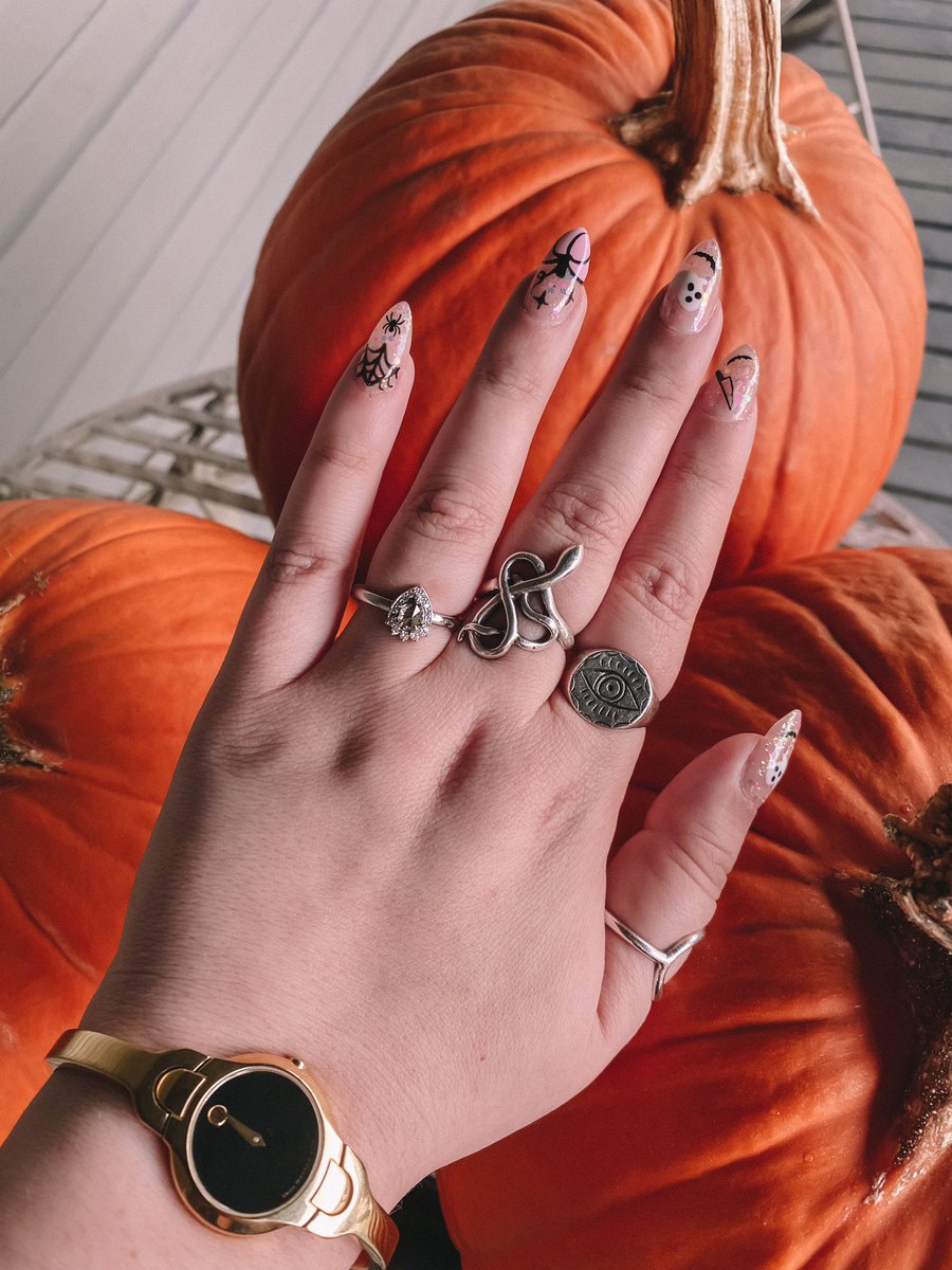 sweeet__deee's tweet photo. .@DrewTheDarkSoul and I got engaged last night💞🎃💞 https://t.co/nDV0xAX63V