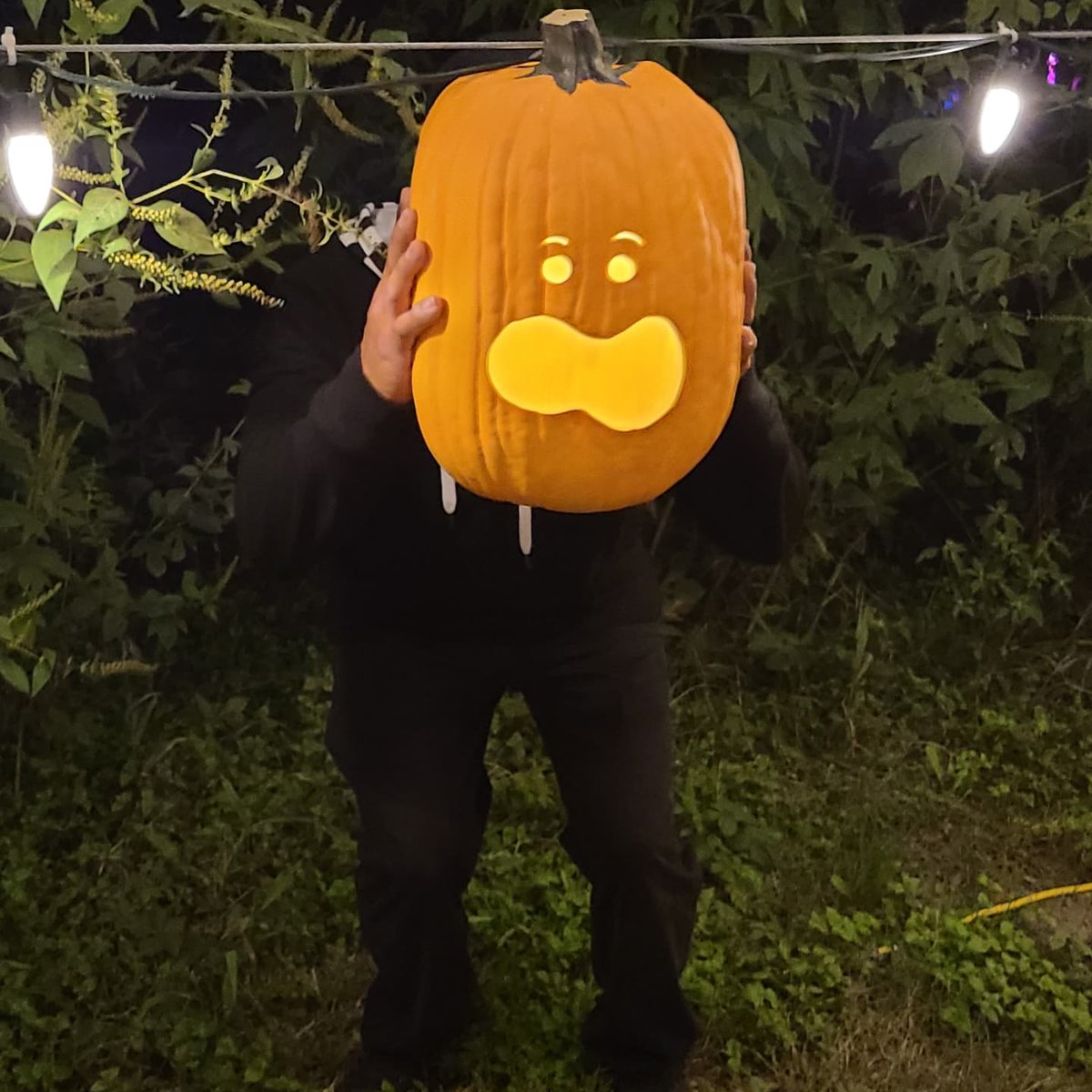 ScarlettLuvsRon's tweet photo. Thursday, we went to #PumpkinNights at #PioneerFarms with 2 of the 3 kids. It was AMAZING!! We had such a great time and #MyMonkeyMan kissed me in front of the moon π β€π
#Latergram #FamilyTime #BirthdayMonth #October #Pumpkins πππ https://t.co/p3XF7UNAEQ