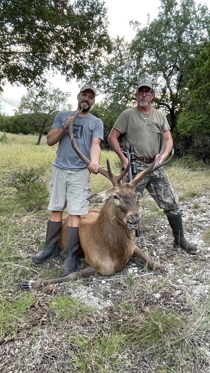 ChiefDogKevin's tweet photo. #missionaccomplished #hunting #glenrose #tentriplexranch what a day! Thanks @barbiedoll0087 for spotting this bull! https://t.co/LX3k3OkR4g