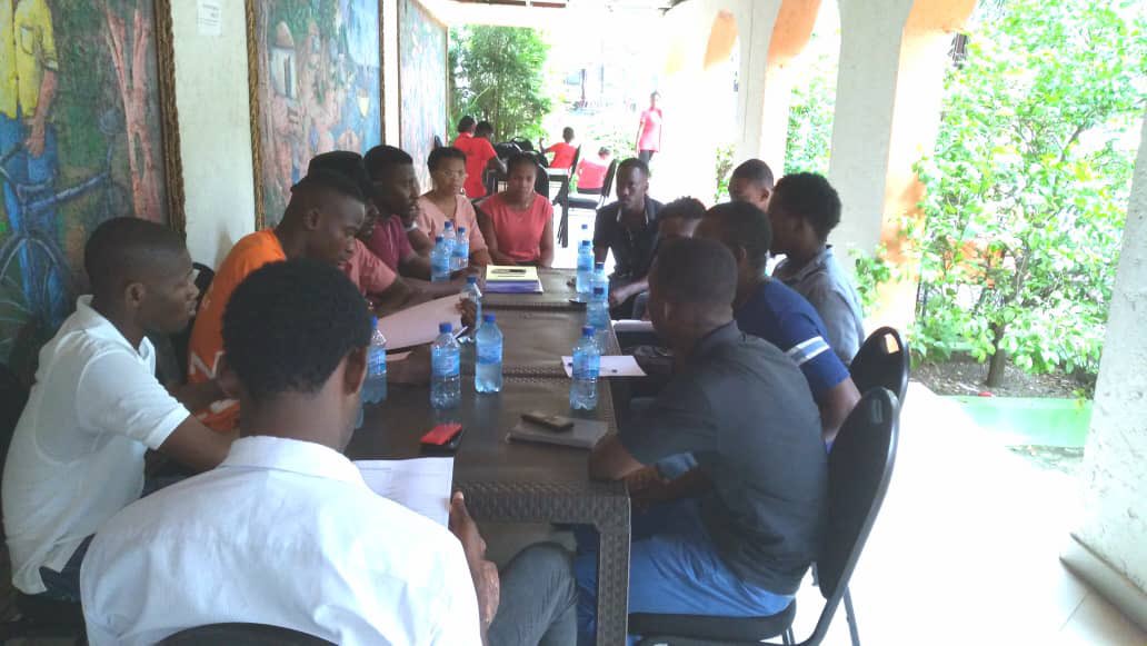 EnAvantHT's tweet image. Ce 8 oct, EN AVANT-VERRETTES s’est réuni à la Verretienne Hôtel pour son congrès communal annuel visant à statuer sur les projets du mouvement pour la commune de Dumarsais ESTIMÉ. Me Berickson Leon, Responsable pour la commune, a appellé les jeunes  à un sursaut patriotique