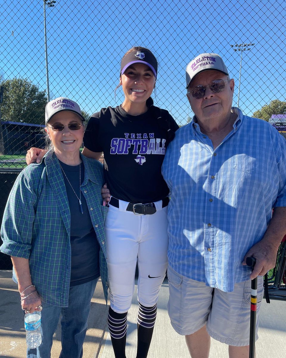 jen_medford's tweet photo. Tarleton fall season has started! So excited! Nothing better than softball and family!! Happy Birthday to my beautiful Momma! So blessed to get to celebrate your day with you! 💜💜 #tarletonsoftball #bleedpurple https://t.co/DCh5dJeLK0