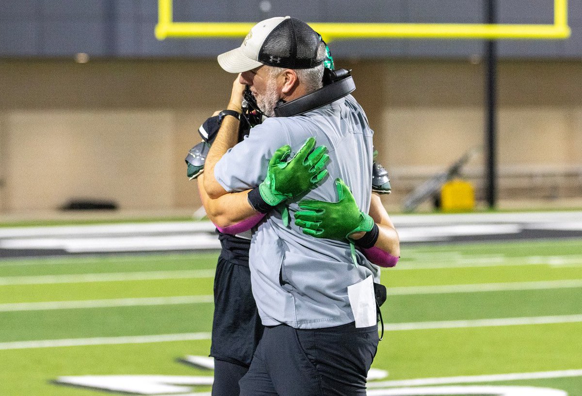 Prosper Eagles FB (@prospereaglesfb) on Twitter photo “Coach ‘em hard. Hug ‘em after.” - <a href="/BruceArians/">Bruce Arians</a>
#DYJ #family
<a href="/Prosper_DC/">Prosper Erhahon</a>
📸: <a href="/_neenasidhu/">neena sidhu</a> “Coach ‘em hard. Hug ‘em after.” - <a href="/BruceArians/">Bruce Arians</a>
#DYJ #family
<a href="/Prosper_DC/">Prosper Erhahon</a>
📸: <a href="/_neenasidhu/">neena sidhu</a>