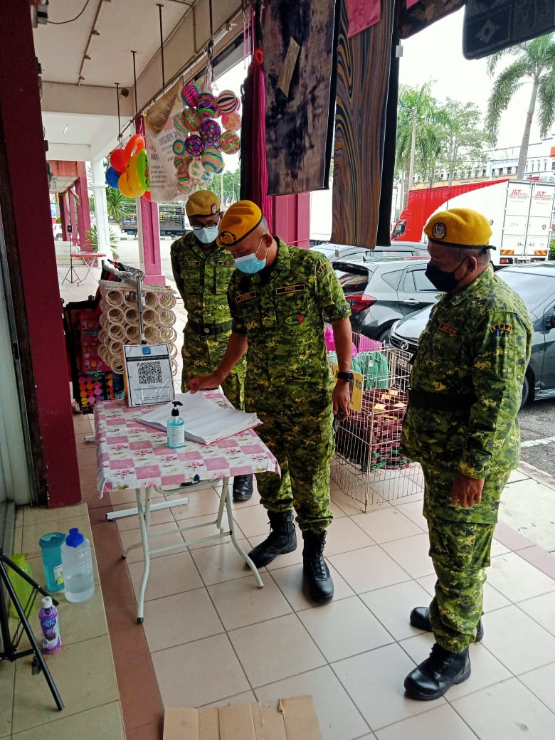 RELAbatupahat's tweet photo. 10 OKTOBER 2021 | AHAD,  RONDAAN PKP DAN PEMBUDAYAAN NORMA BAHARU AGEN BASMI COVID 19 

#StayAtHome
#NormalBaharu
#MalaysiaBebasCovid19
#SetiaBerbakti

@yahyakgc @SazaliZin @msrz81 @normanosak @relamalaysia @RELA_Johor @Hasni_Johor https://t.co/IsUrDsYEY4