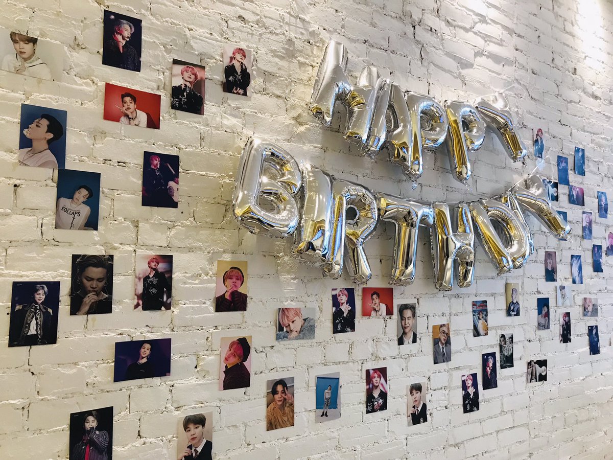 sephorajoonie's tweet photo. Was nervous today bec I was an army since idol era but only visited my first army event until now! Thank u so much @kthinheaven for organizing the event, I look forward to more! It was so nice meeting you and I can’t wait to wear the Namjoon crewneck🥳🥳 (buy from @borataeshop ) https://t.co/FDNxM5hJBw