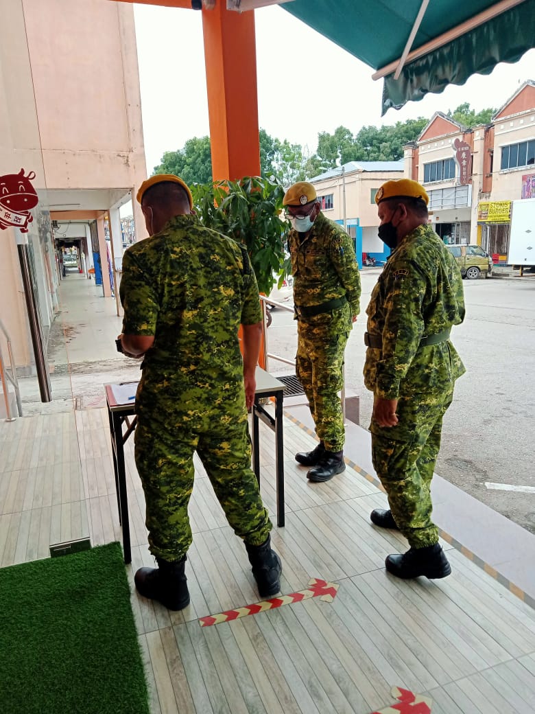 RELAbatupahat's tweet photo. 10 OKTOBER 2021 | AHAD,  RONDAAN PKP DAN PEMBUDAYAAN NORMA BAHARU AGEN BASMI COVID 19 

#StayAtHome
#NormalBaharu
#MalaysiaBebasCovid19
#SetiaBerbakti

@yahyakgc @SazaliZin @msrz81 @normanosak @relamalaysia @RELA_Johor @Hasni_Johor https://t.co/IsUrDsYEY4