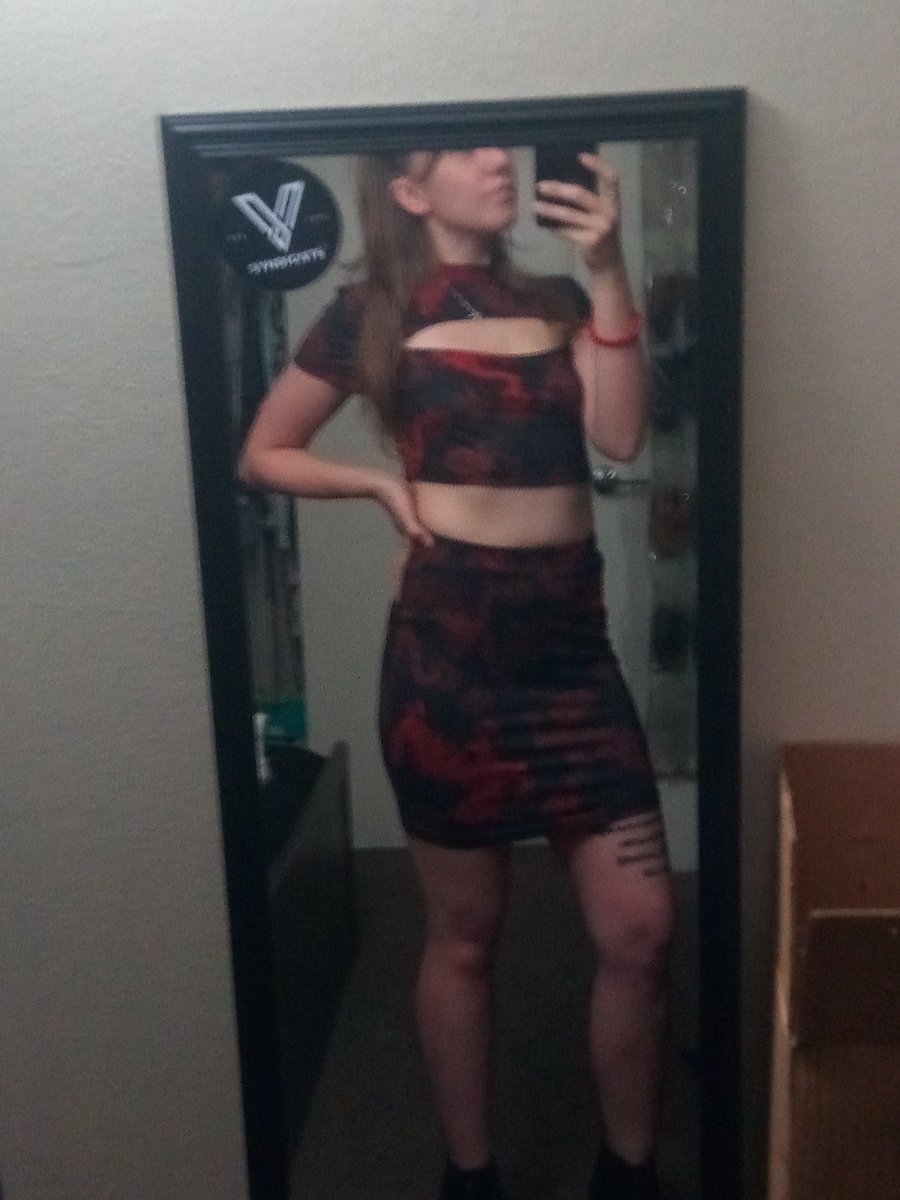 Indica__Queen's tweet photo. Had this outfit for quite awhile found a reason to wear it👀😈 @EddieGriffinCom https://t.co/DFAZx5zB9K