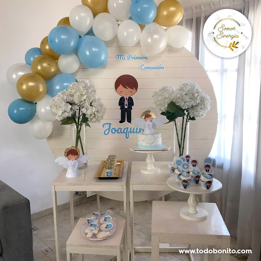 todobonito's tweet photo. Esta es la hermosa #decoración que preparó https://t.co/Fx2RF3l1Z9 para #PrimeraComunion de Joaco con nuestros #kitsimprimibles modelo "Federico" 😍💙🙏
Amamos los #souvenirs que son #velasdesoja y el espectacular #arcodeglobos! https://t.co/qpekjyKeJB