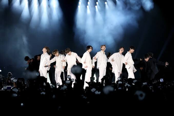 fabzislove's tweet photo. Happy ARMYversary to me. I discovered @BTS_twt May'19 but it wasn't until Oct. 11, '19 that I called myself ARMY. 2 years ago, BTS was the first foreign artists to play a solo stadium show in Saudi Arabia. I was supposed to be going out with friends but I bailed out - https://t.co/LlP4AD9Zmt