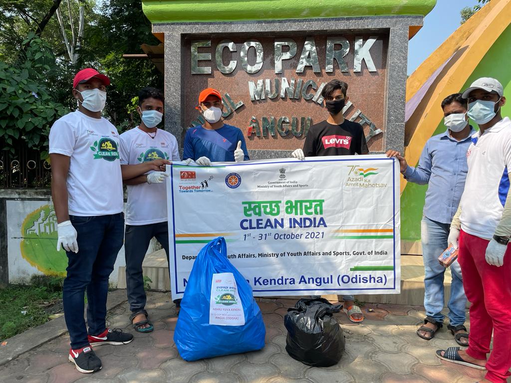 MYBharat_Angul's tweet photo. #CleanIndia activities undertaken under #AzadiKaAmritMahotsav by #NYK #Angul #Odisha in #EcoParkAngul on 10 Oct 2021. Coordinated by @bhaskar_dehury in collaboration with #FightClub #Tabada
@NyksRd @Nyksindia @YASMinistry https://t.co/6N0MOzDkNl