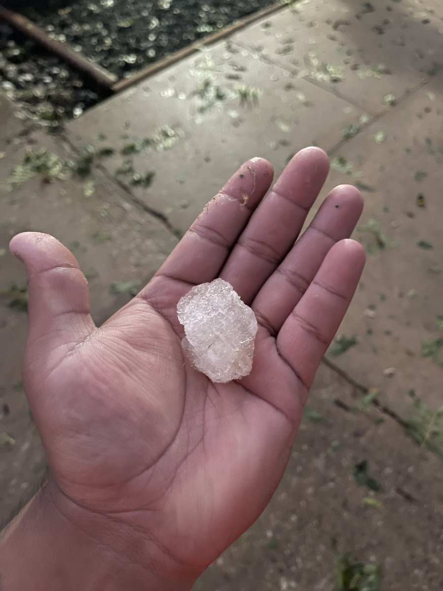 jreiterwx's tweet photo. Ping-pong to golf ball sized hail in Anadarko, OK. Credit: @WareRacing411 on Twitter. https://t.co/Jreds3F1Fx