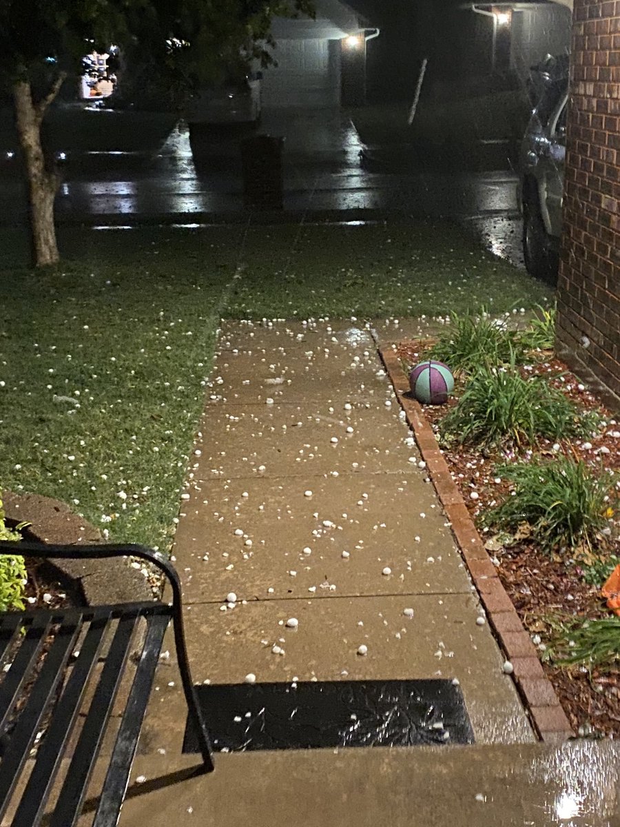 Jmattox7's tweet photo. ⁦@tornadopayne⁩ East norman https://t.co/LxWarDbBwM