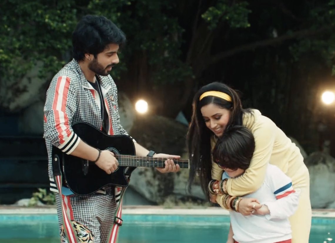 ChandiKiGuddiya's tweet photo. The only family I know here...💛 
#RuShaNsh #RuSha #YehHaiChahatein https://t.co/zHqGRZjwuw