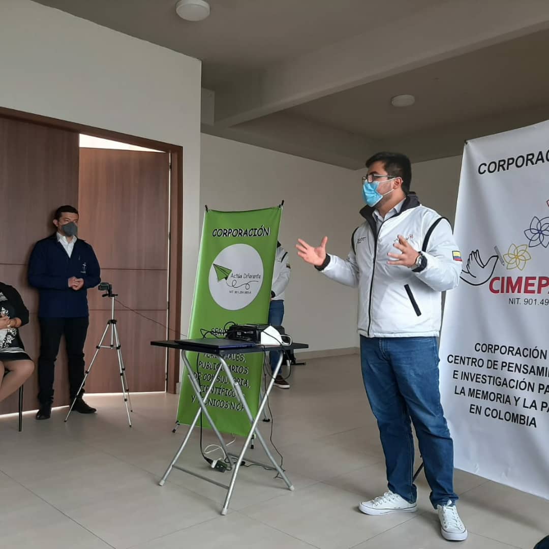 cimepaz's tweet photo. ¡Hoy lo logramos!

Después de un largo diálogo con la Diócesis de Fontibón se logra una reconciliación entre la comunidad y el parque cementerio, el acuerdo principal el retiro del horno crematorio. @SergioGrandasM @ArribaBogota @NoticiasUno https://t.co/FlmBfhyoUO https://t.co/lr2ni2m0BZ