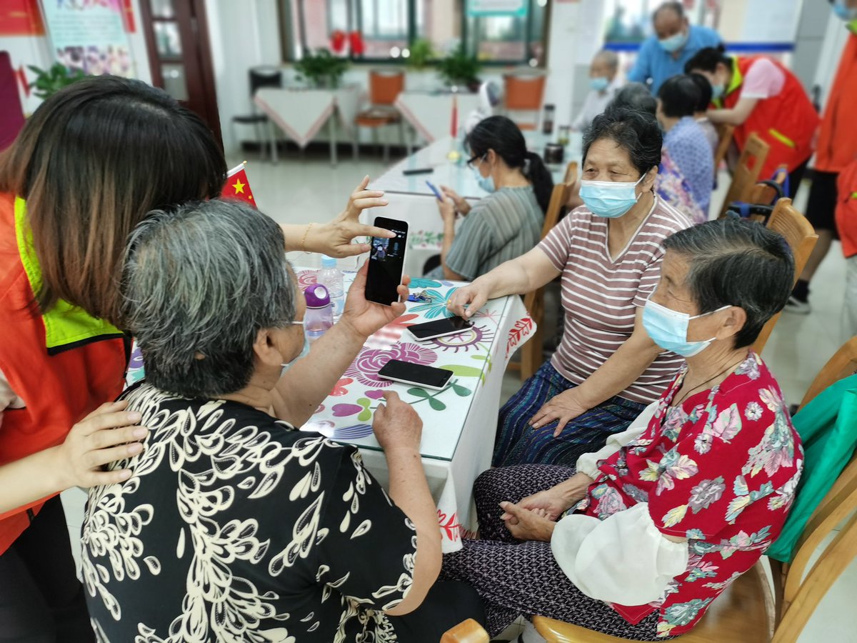 GoSongjiang's tweet photo. #Songjiang is helping its #elderly adapt to modern #digitallife. A program teaching senior citizens to use digital devices was launched a few months ago. It covers 17 communities.
#helpingelderly #shanghai #digitaldevices https://t.co/t4TXRwyuwf