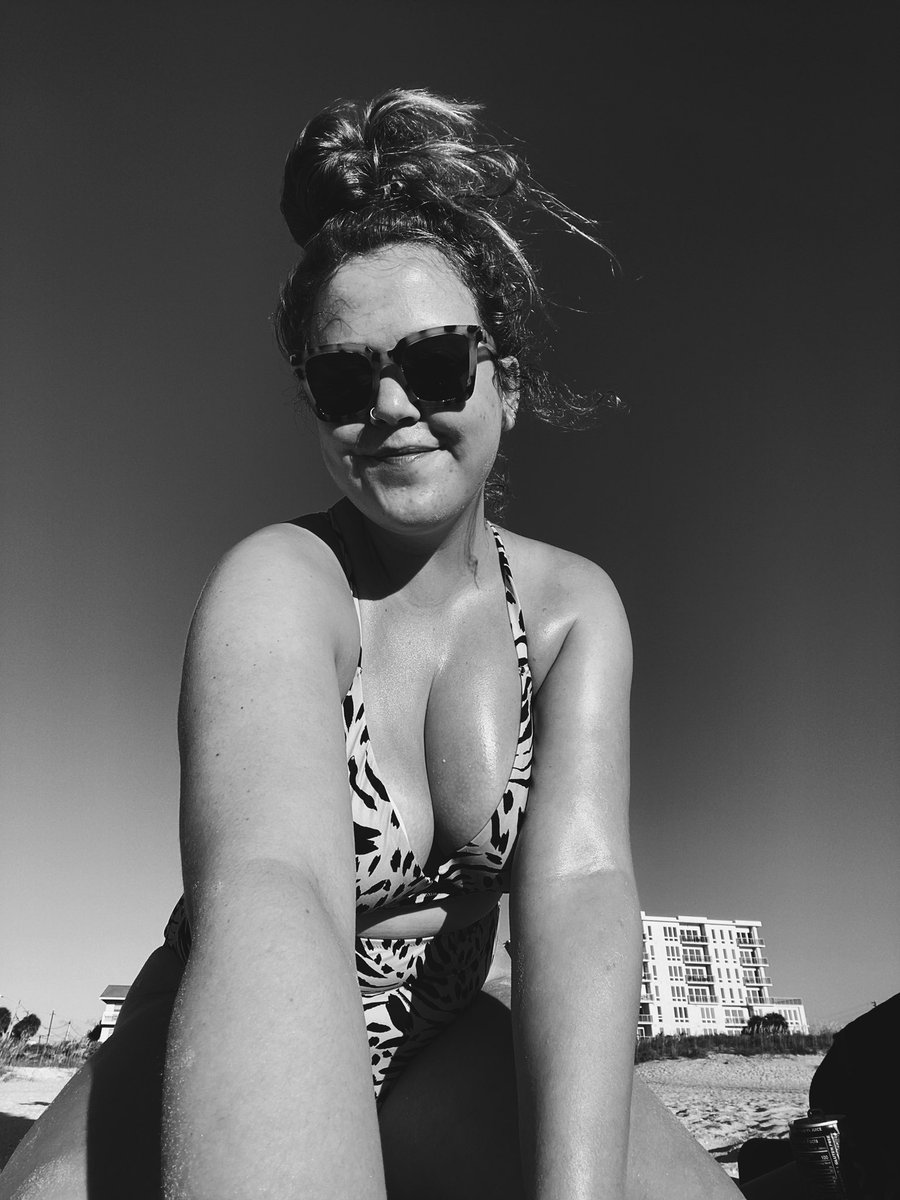 KateEhle's tweet image. Feeling myself in this new swimsuit🤷🏼‍♀️