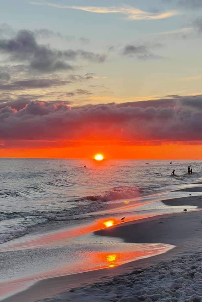 Lyriciam's tweet photo. #GoodSundayevening. Hope it has been a pleasant day. A bit of #soulfood for a Sunday night. Our most useful asset is not a head full of knowledge, but a heart filled with love, an ear ready to listen and a hand willing to help others โค #beachesandsunsets #dreambigโค https://t.co/gilGKKfoAz