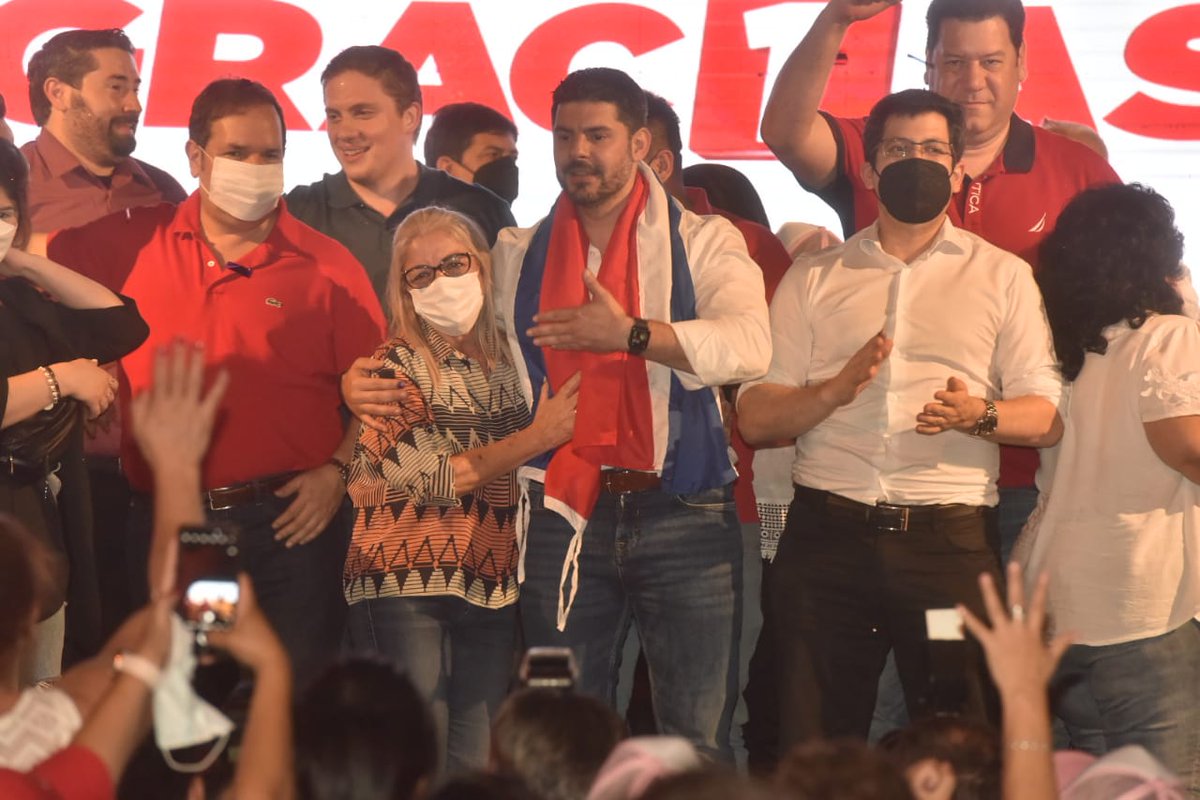 UltimaHoracom's tweet photo. 🔸Tras celebrar su victoria, Nenecho Rodríguez dijo "perdonar a quienes lo agraviaron".
🔸La semana pasada se denunciaron presuntas irregularidades en su primera gestión como intendente.
https://t.co/ltm4NEgxry 
#PyVota2021 #Municipales2021
📸Fernando Calistro y Dardo Ramírez. https://t.co/HIFts18tU8