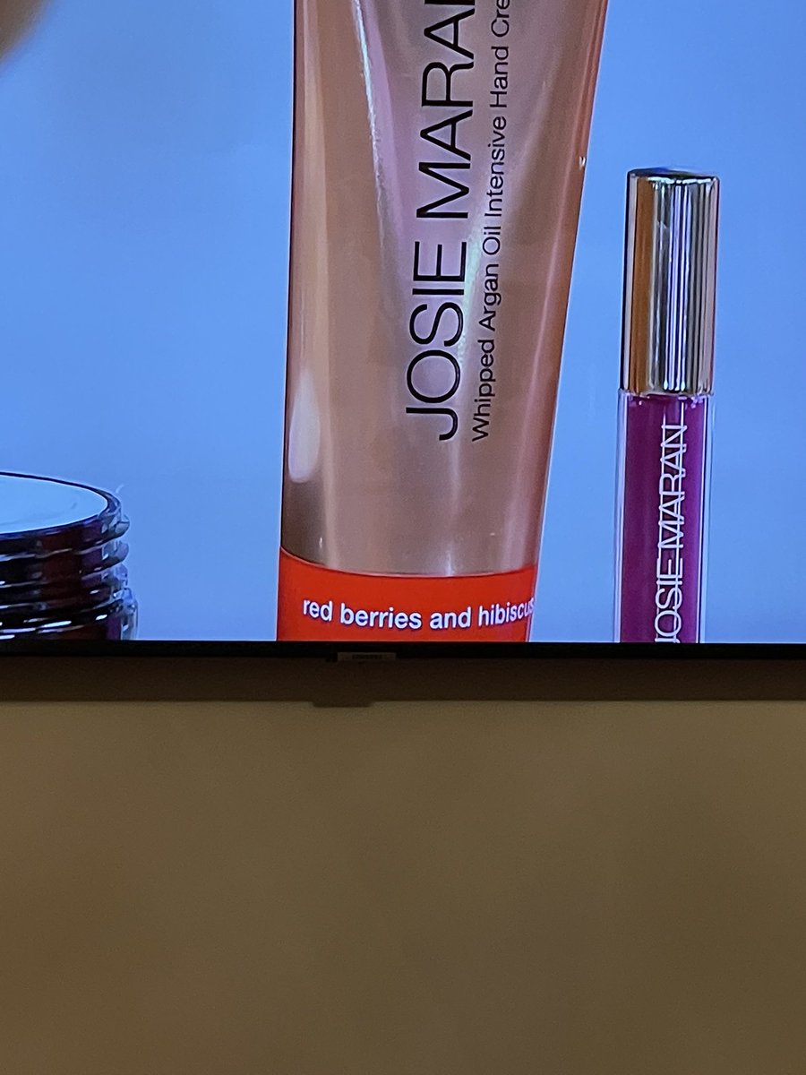 recklessnthelys's tweet photo. how come qvc can get berry hibiscus but @Starbucks can’t smh I’m about to order this hand cream and drink it because I’m going through withdrawal https://t.co/B2SK1GZYVp