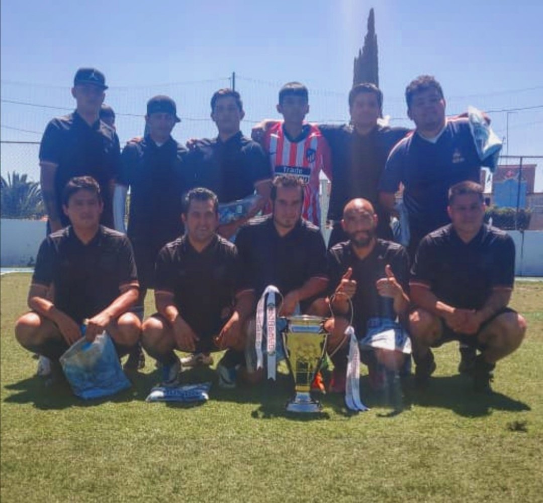IsunzaArgel's tweet photo. ¡Fin de semana de final, carnitas, cervezas y amigos! ¡Felicidades campeones! BocaJrs ⚽🏆🤘🏻😎 https://t.co/v1GNF57dpK