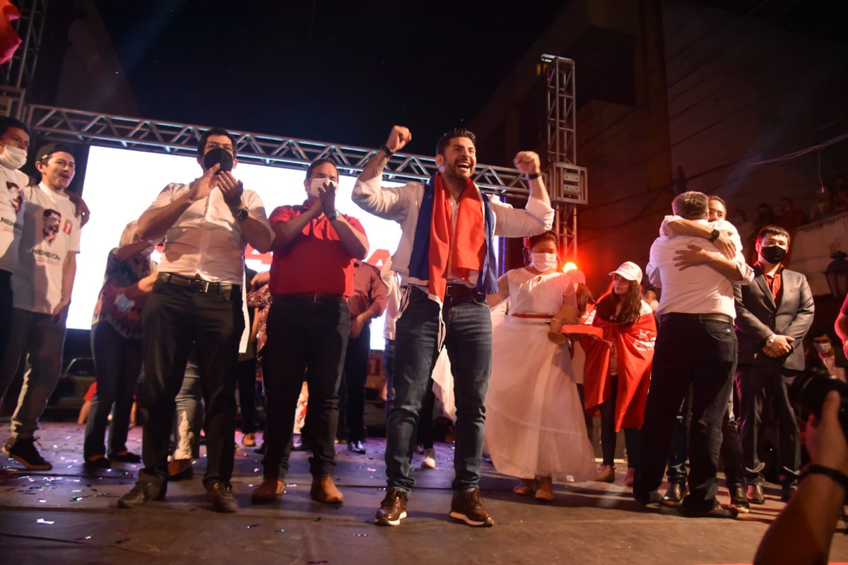 UltimaHoracom's tweet photo. 🔸Tras celebrar su victoria, Nenecho Rodríguez dijo "perdonar a quienes lo agraviaron".
🔸La semana pasada se denunciaron presuntas irregularidades en su primera gestión como intendente.
https://t.co/ltm4NEgxry 
#PyVota2021 #Municipales2021
📸Fernando Calistro y Dardo Ramírez. https://t.co/HIFts18tU8