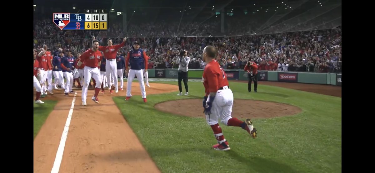 redsoxdad's tweet photo. Amazing win in extra innings by the @RedSox and @Christian_7_7_ let’s finish it up with a win on #marathonmonday @bostonmarathon #redsox #RedSoxNation #redsoxparents https://t.co/cd3BNQhACg