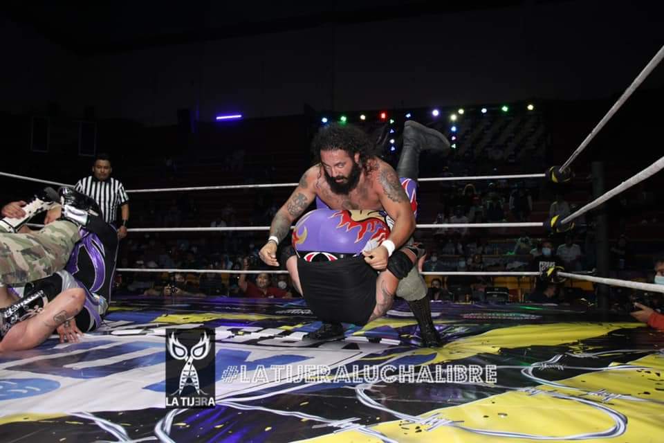 LaTijeraLucha's tweet photo. Trepidante lucha con un final inexplicable, donde la primera dupla eliminada fueron #GranMarkusI y #GranMarkusII, posteriormente #Raptor y #LegendDrago representantes de #Legends, de igual forma fueron doblegados #PistoleroNegro y #CapoDelNorte, quedando al final... https://t.co/JyUWrJtPdy