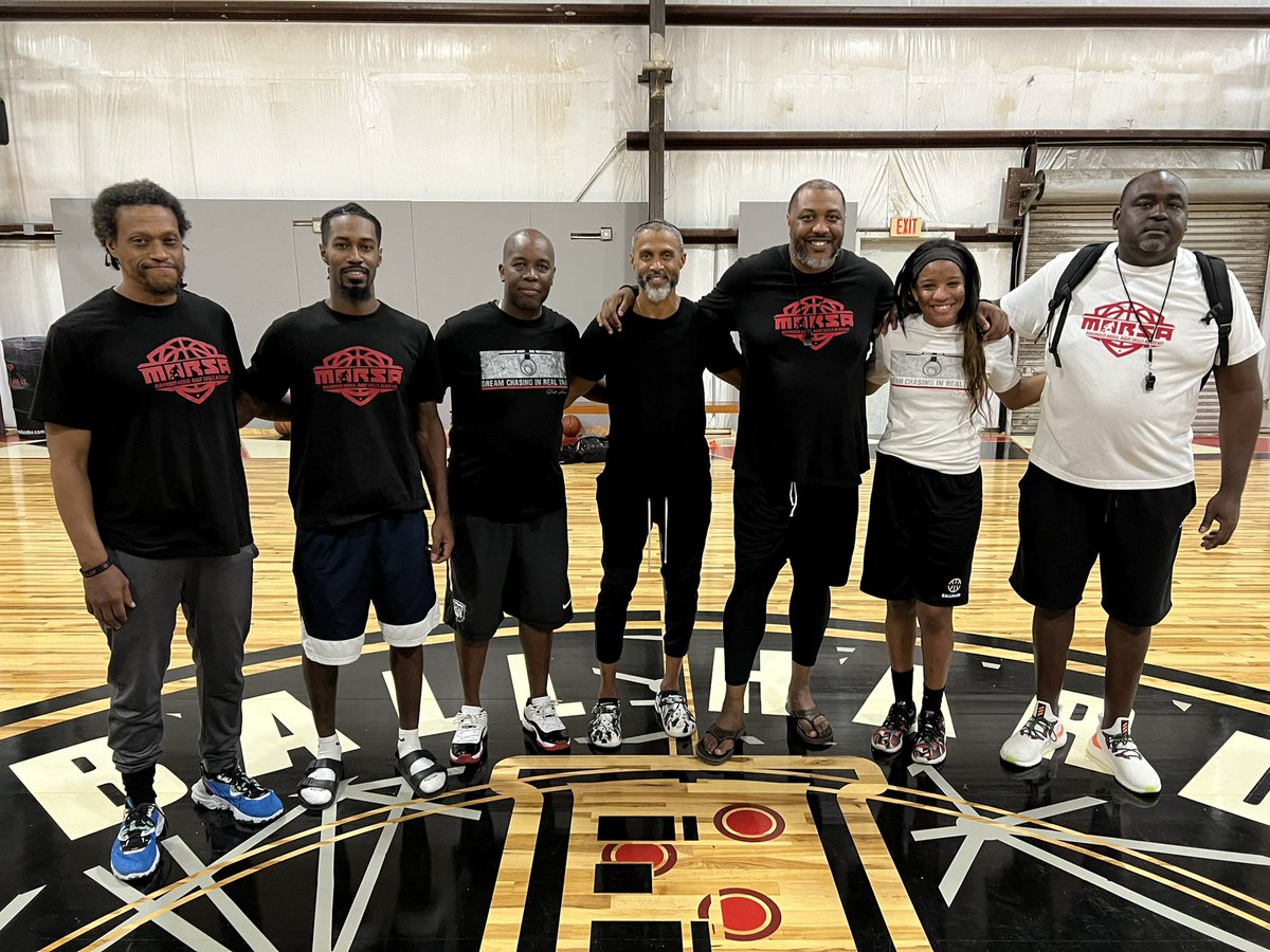Amaz1nONE's tweet image. A big CONGRATS to my Bro, Sean Hardeman of @ballhardbball on his big day! He fully opened his facility today, and hosted a basketball camp with Former NBA great, Mahmoud Abdul-Rauf (@mahmoudar123), and received some media attention from @fox7austin! PROUD OF U BRO. 👊🏾 #BallHard
