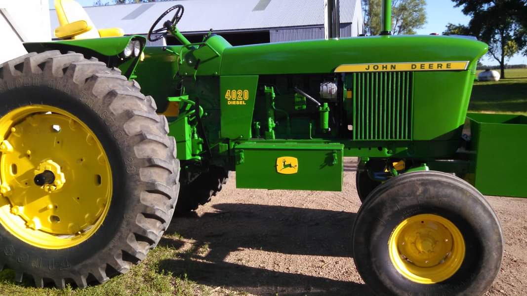 tiling_guy2012's tweet image. Some of the tractors that my old man has painted in the past! As age gets to everyone he had to stop painting.
