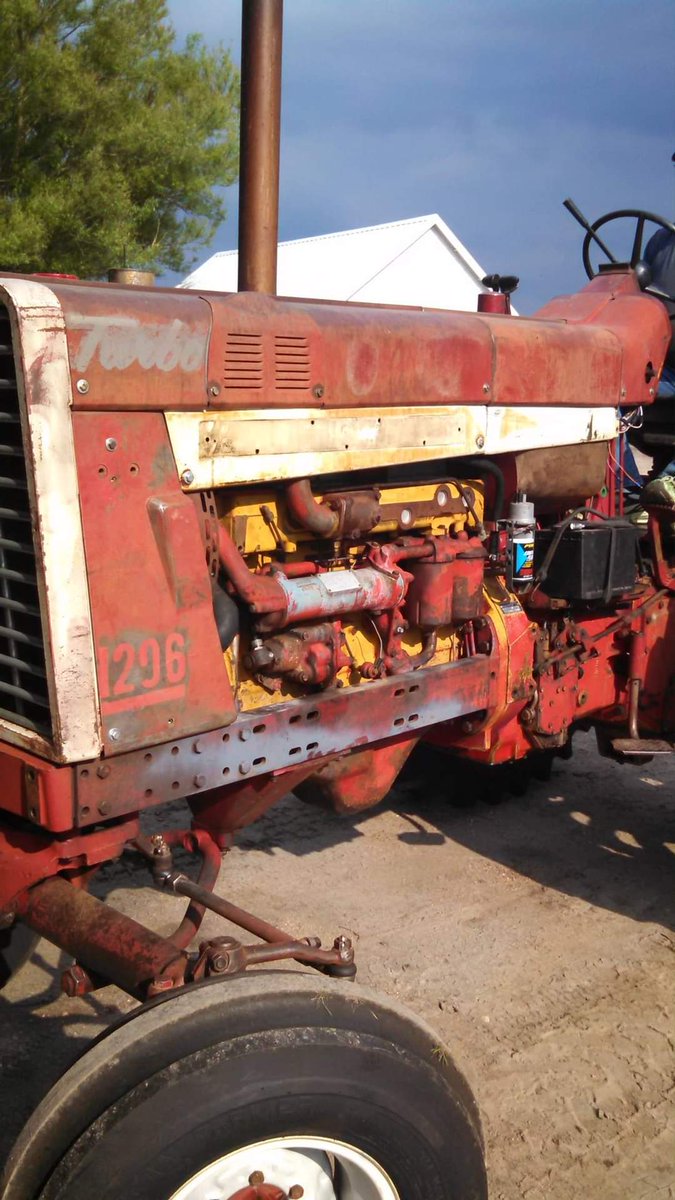 tiling_guy2012's tweet image. Some of the tractors that my old man has painted in the past! As age gets to everyone he had to stop painting.