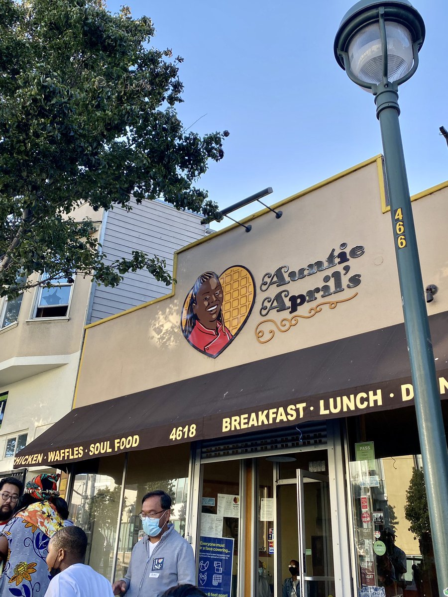 sarablinehan's tweet photo. Another wonderful event with @WeAreTogetherSF. Bayview Supper Together is all about showcasing the amazing local merchants &amp; restaurants (even a local winery!) of the 3rd Street Corridor. SF residents: add this neighborhood to your must-visit list. #TogetherSF https://t.co/gFp7NoKVn9