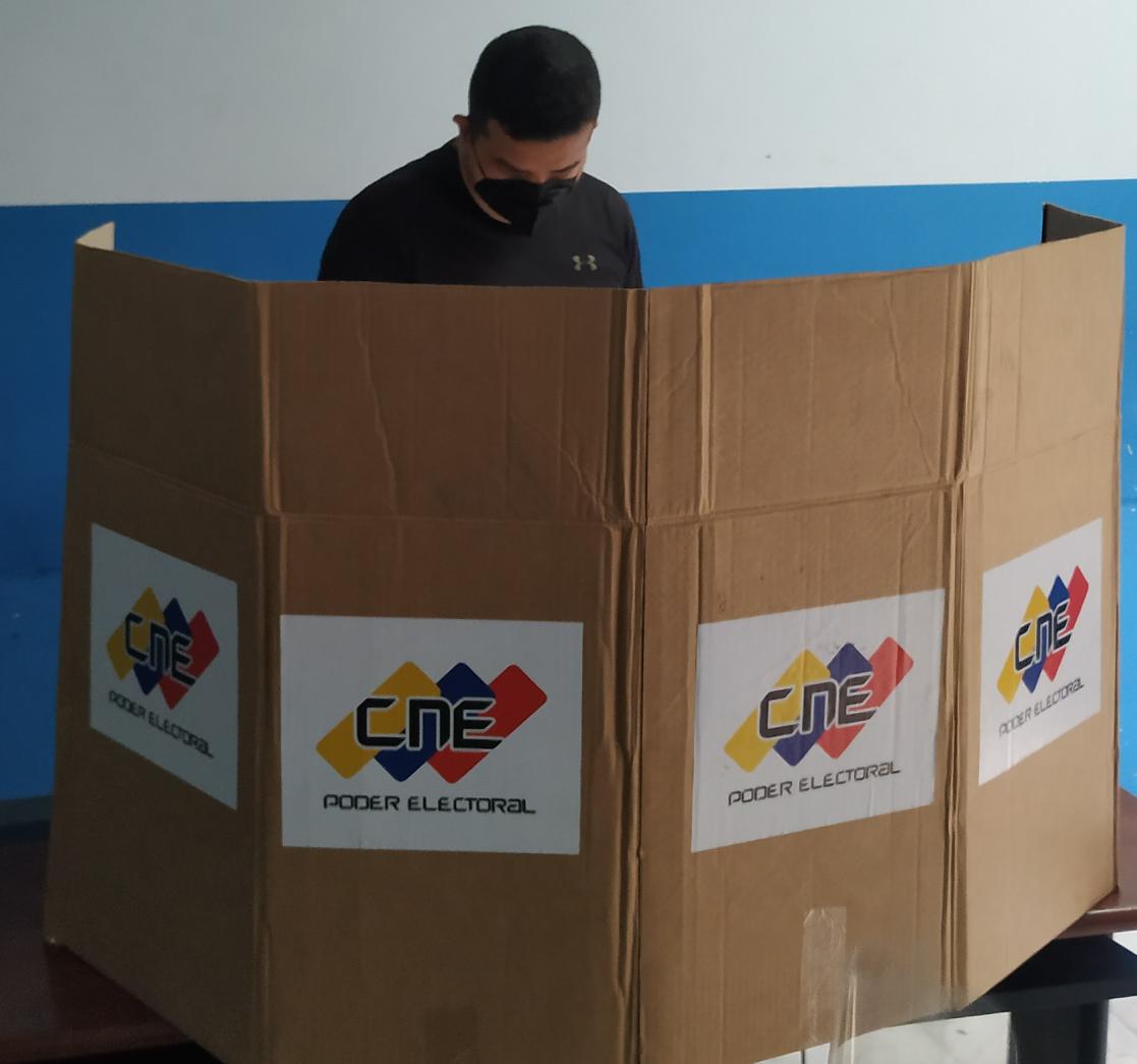 Cómo motivo a este simulacro de elecciones el día de hoy le hacemos la invitación a todo el pueblo de monagas para que el día 21 de noviembre participar en las mega elecciones, participa tu voto cuenta...