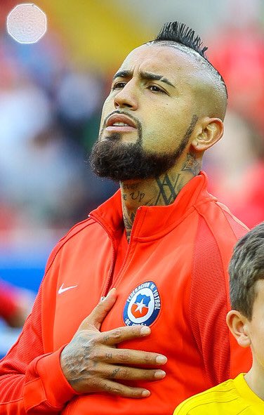 brvndon_LAL's tweet photo. aprovecho para decirles que Arturo Erasmo Vidal Pardo es el mejor jugador en la historia de chile. abrazo. https://t.co/m5rvnS7Tzj