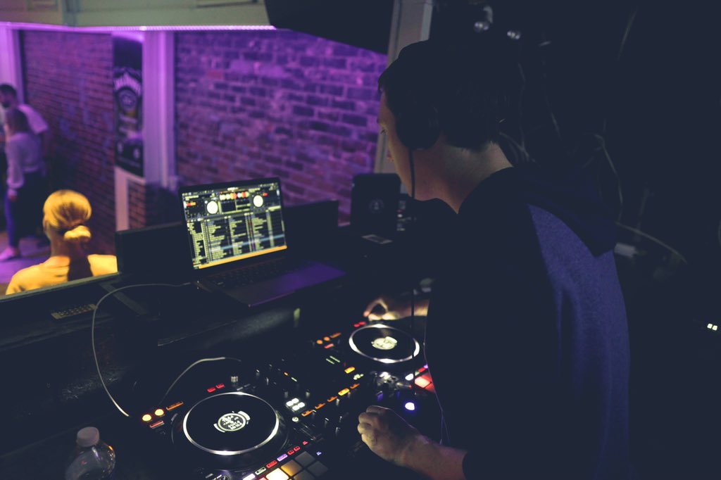 EGO_Eye_'s tweet photo. Capture the moment. 

📸📸 @ego_eye_ 

Shout out to @rekomstopgrimreefer for showing love! Dope dj go check ‘em out!

#cityofcharlotte #tilts #djrekomstop #sigma #sony #life #focus #nightlife #appreciatewhatyouhave #appreciatewhatyoudo #egocinematic #egoeye https://t.co/eF2ETYnTEs