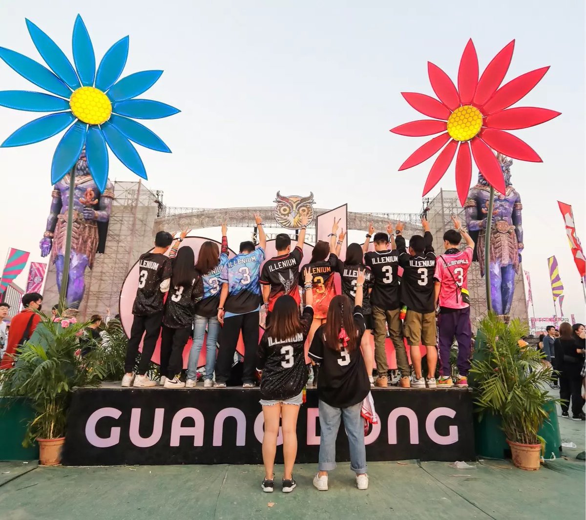 My favorite song is "blade myself"! I'm a family from China. I can't see illenium performance due to the epidemic. I'm sorry I can't go to red rocks.