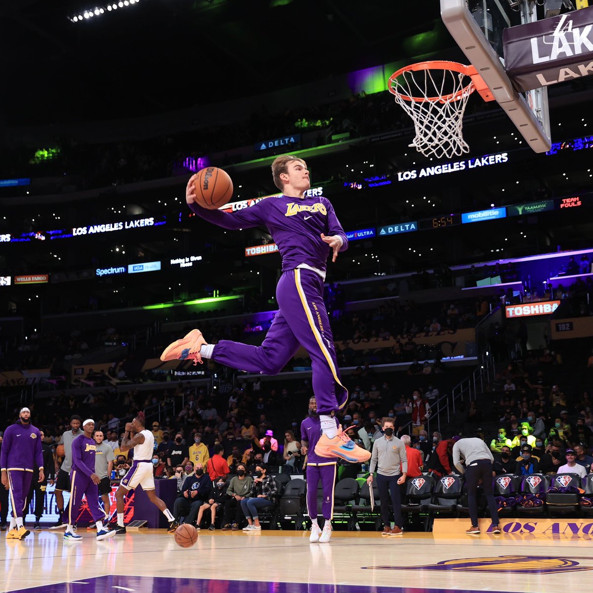 Lakers's tweet photo. Waaaaaay back. https://t.co/jP1alZMeOC
