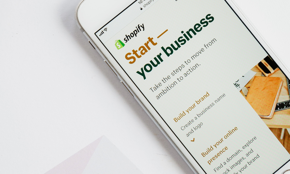 5 Effective Tips to Run a Successful Business On Shopify  See this article for tips to turn your business around.  #shopify #startup businessblogshub.com/2021/10/5-effe…